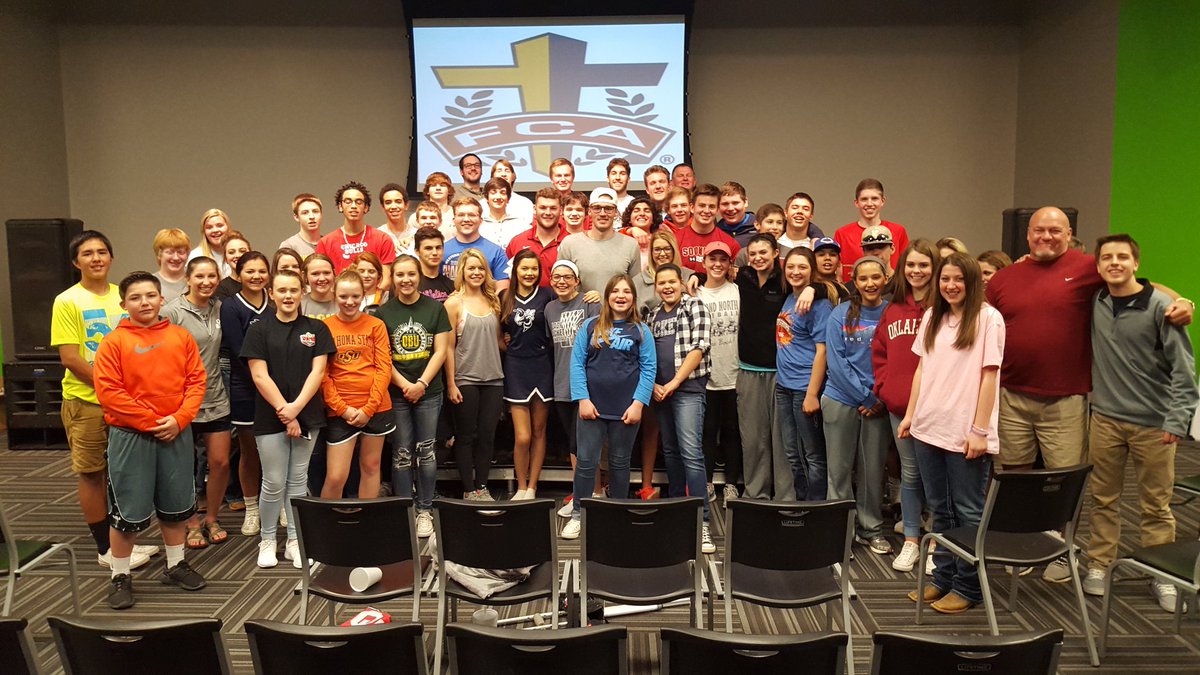 jtmoneyfca's tweet photo. OU FCA Athletes sharing Jesus & receiving prayer from Kingfisher FCA! #FCAimpact #influence @OK_fca https://t.co/wx6QUKS85c