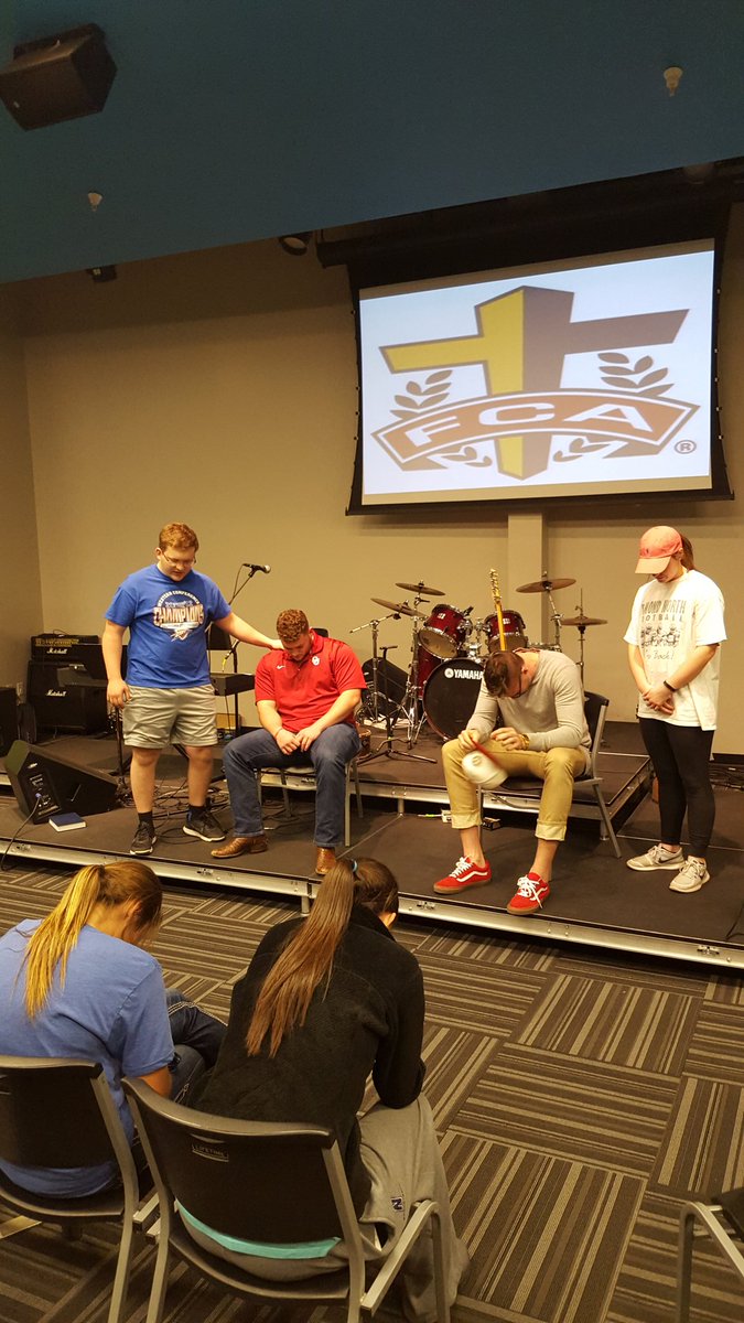 jtmoneyfca's tweet photo. OU FCA Athletes sharing Jesus & receiving prayer from Kingfisher FCA! #FCAimpact #influence @OK_fca https://t.co/wx6QUKS85c