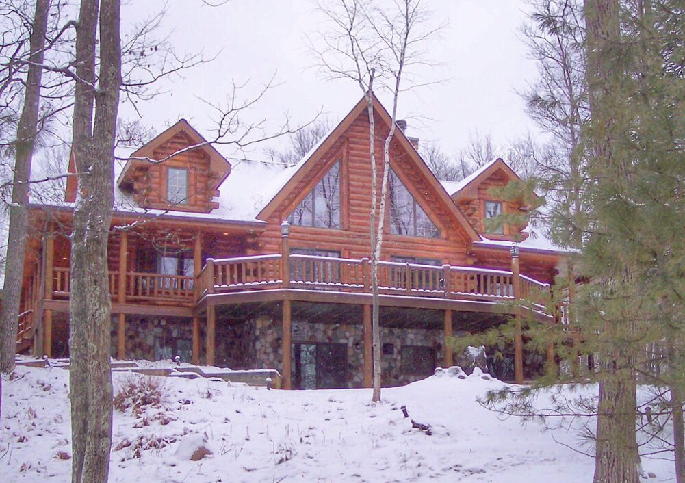 EliasonRealty's tweet photo. This masterpiece is on serene #RazorbackLake north of #SaynerWI ---> take the tour: https://t.co/VcCqkIbadK https://t.co/a7S2N21CKE