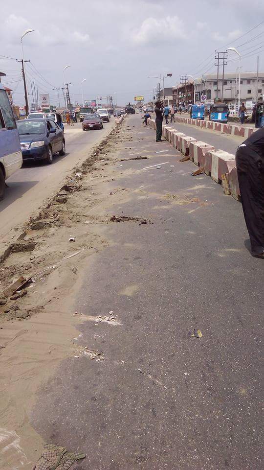 SmartAmbassador's tweet photo. Dismantling of Warri BRT project as ordered by the Delta State Governor Sen. Dr Ifeanyi Okowa. Improving Delta State https://t.co/3TodWMQVv4