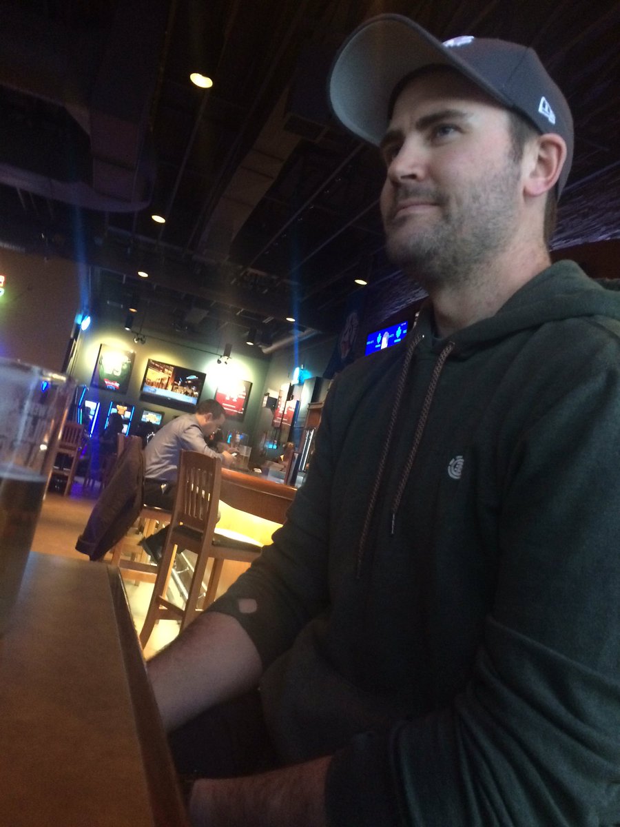 FLflyers's tweet photo. Crushing some Thursday night night beers with a south rival. @Warrior_Probs @washtub14 #anklebender https://t.co/IkAJfxjXf9