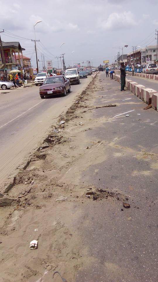 SmartAmbassador's tweet photo. Dismantling of Warri BRT project as ordered by the Delta State Governor Sen. Dr Ifeanyi Okowa. Improving Delta State https://t.co/3TodWMQVv4