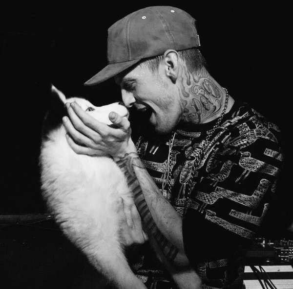 lesbianyog's tweet photo. 😍😍Aaron and his new cutie Koda 😍😍 https://t.co/igc9yK2BUf