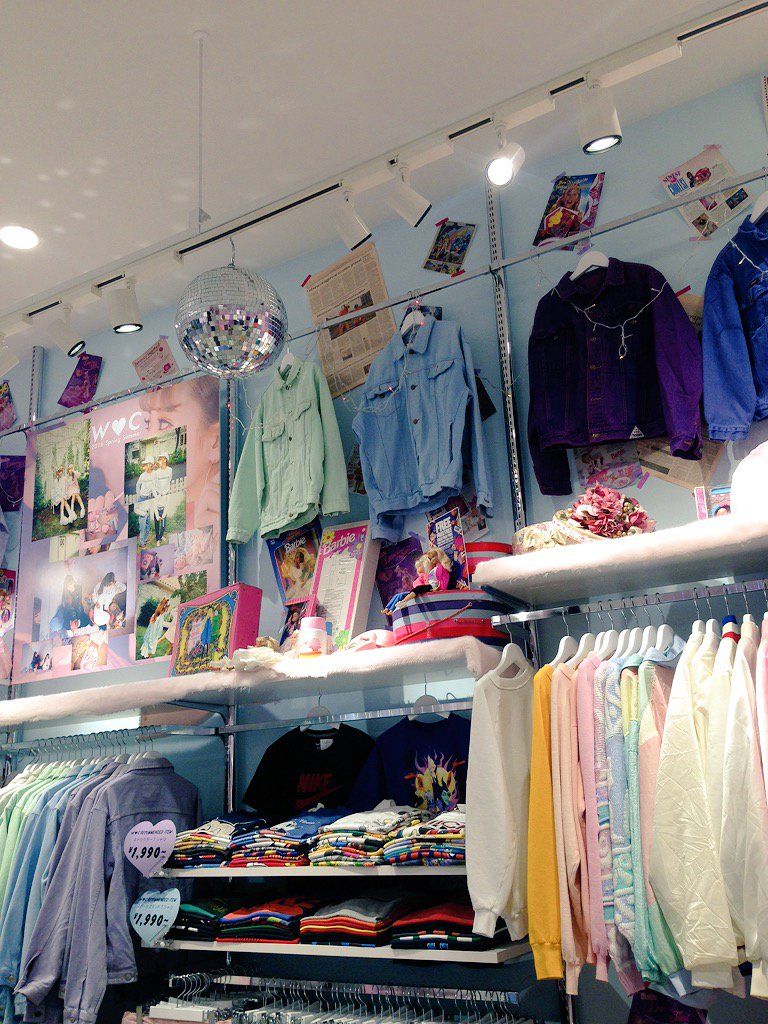 wc__official's tweet photo. 💘WCイオンレイクタウン店OPEN💘
イオンレイクタウンmoriの3階にW💗Cレイクタウン店がOPENしました〜😍👏💕4000円以上お買い上げのお客様にはオリジナルミラーをプレゼント😳💓皆様お待ちしております💓💓💓 https://t.co/IFLAQYM0nB