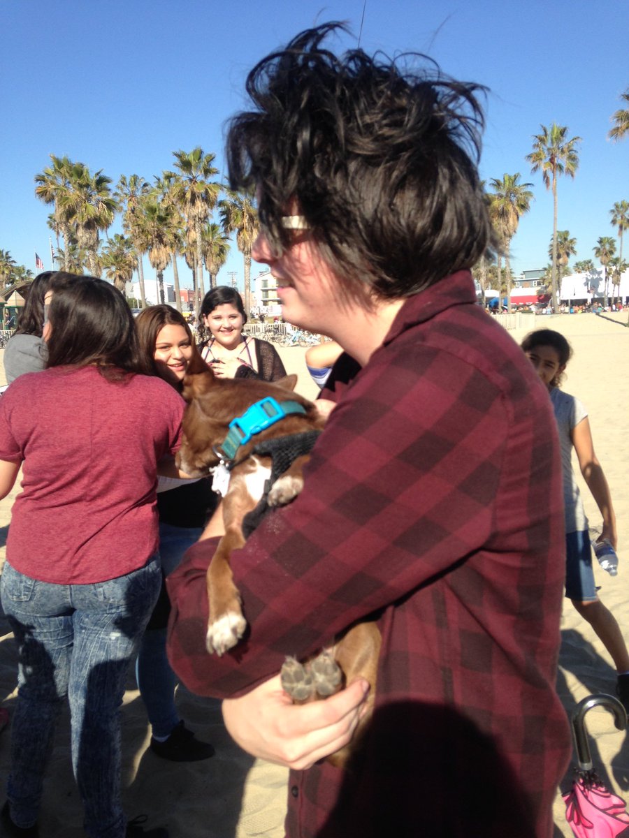 renaslegs's tweet photo. @NiaLovelis I took this pic of @CaseyMoreta  and @EdgarAllanPoo_ https://t.co/cjK224xTbM
