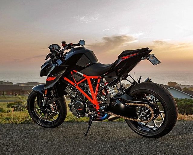 How clean is this #KTM #1290SuperDukeR?! <a href="/themassiveant/">Anthony Massie</a>