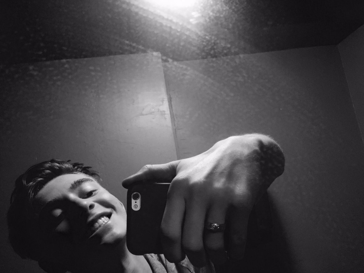 greysonchance's tweet photo. I love that I get to write songs for my job. Remind myself everyday of that blessing 👏🏼👏🏼👏🏼 https://t.co/wsdMYy9L1v