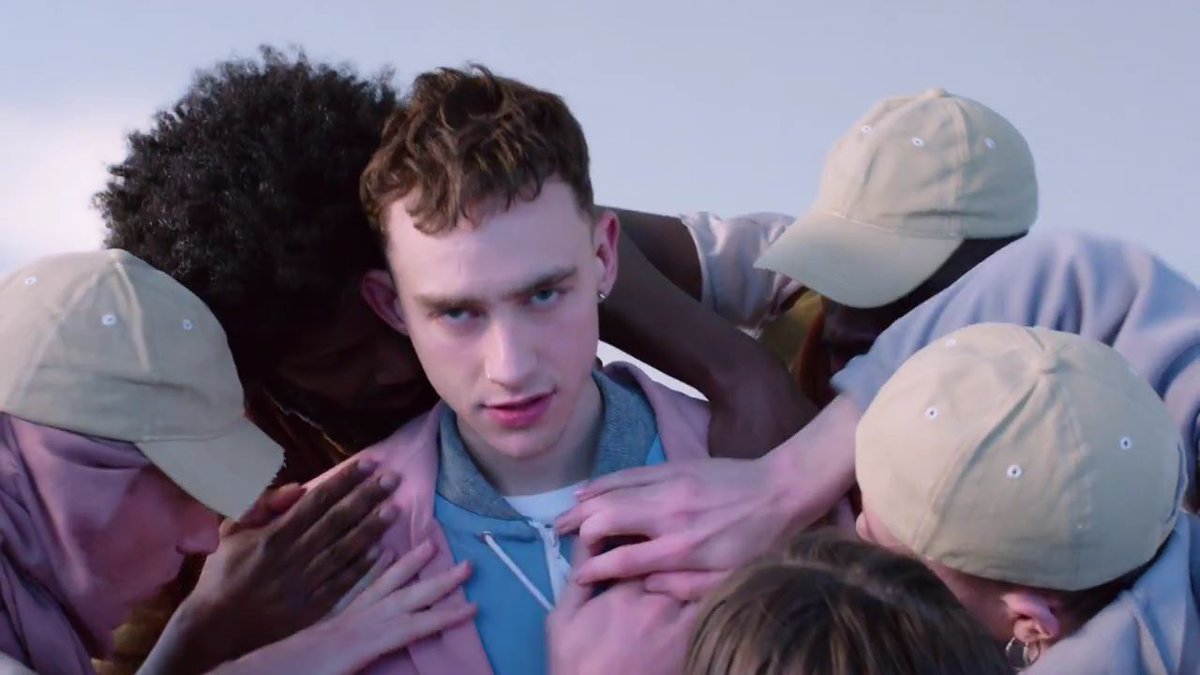 YearsScreencaps's tweet image. Desire ft. Tove Lo (2016)