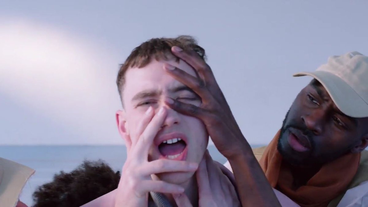 YearsScreencaps's tweet image. Desire ft. Tove Lo (2016)