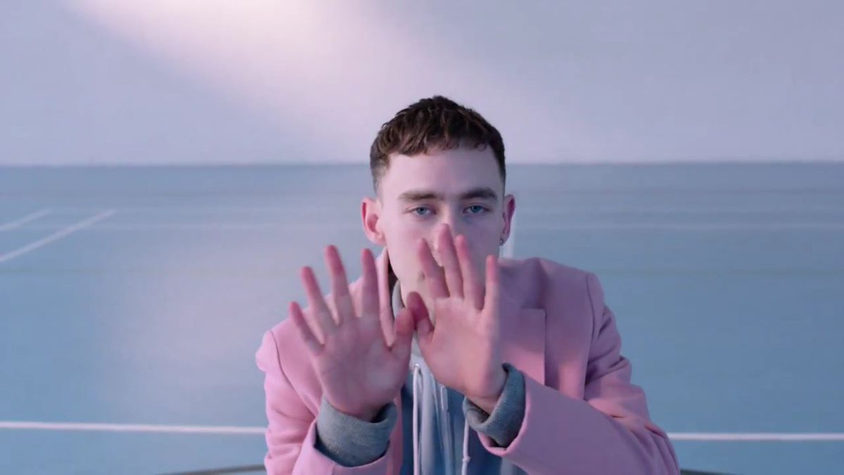 YearsScreencaps's tweet image. Desire ft. Tove Lo (2016)