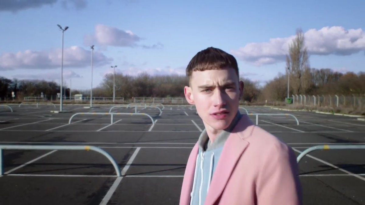 YearsScreencaps's tweet image. Desire ft. Tove Lo (2016)