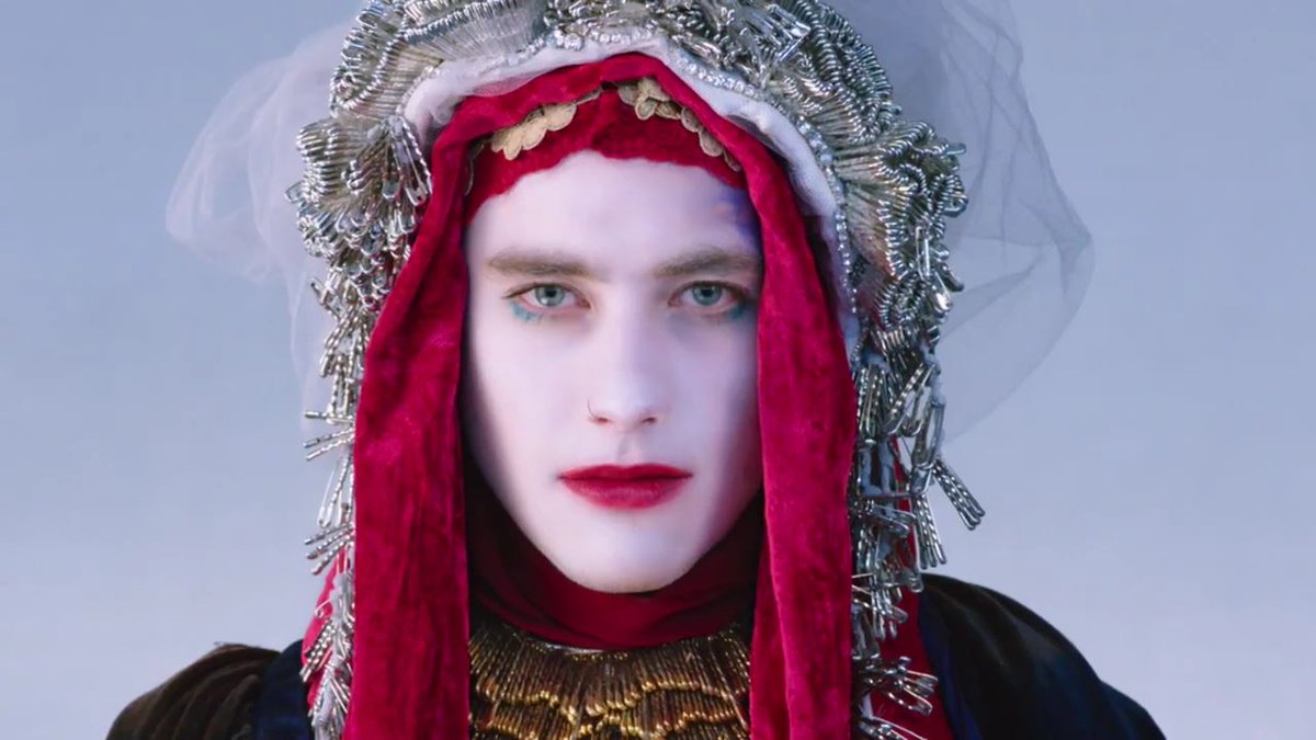 YearsScreencaps's tweet image. Desire ft. Tove Lo (2016)