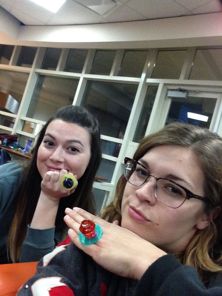 itsrachelepp's tweet photo. we liked CEAT week bbq...so we put a ring on itπ come get free food (&ringpops) @ the ATRC #CEATweek @OSU_CEATStuCo https://t.co/DzDW9zUIar