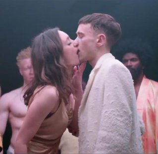 YearsScreencaps's tweet image. Desire ft. Tove Lo (2016)
