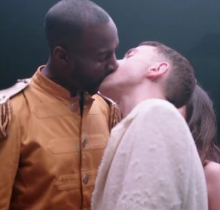 YearsScreencaps's tweet image. Desire ft. Tove Lo (2016)