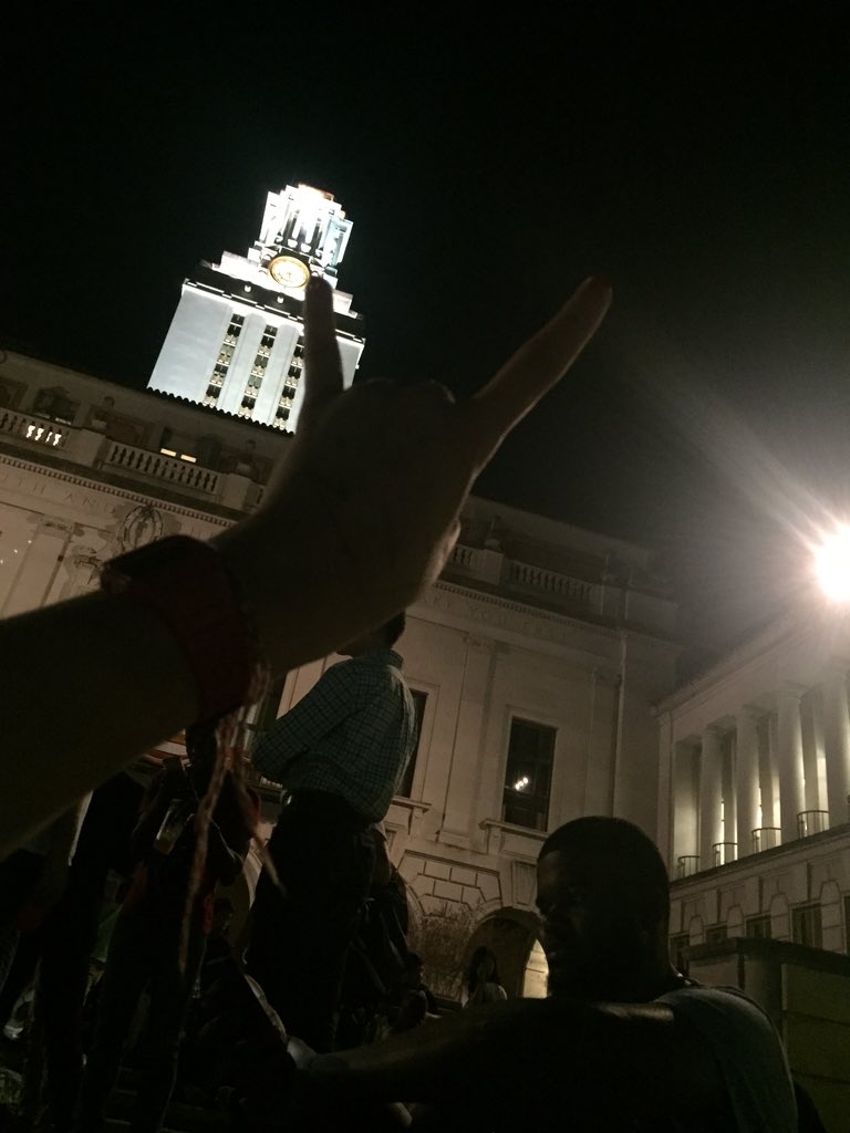 drorshannon's tweet photo. Camped out by the tower! #turnuptx @JonathanDror @shadblast @DeeezyMarie 🐂🤘🏼 https://t.co/Mpc4wGjYCF