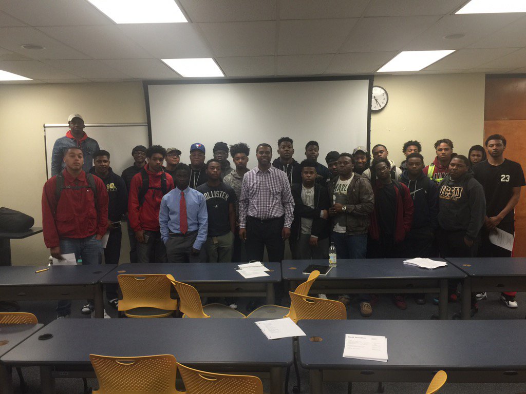 ZackReynoldsJr's tweet photo. Proud of these @JCSUniversity men! Prepping #leaders &amp; changing the narrative. #facingourfuture @BMAchievement https://t.co/qDRbQRXeqr