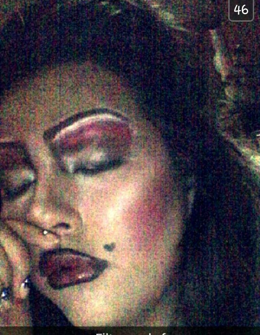 FanWithoutPlan's tweet image. When your phone is old AF and you can't use the filters so you gotta improvise to look good