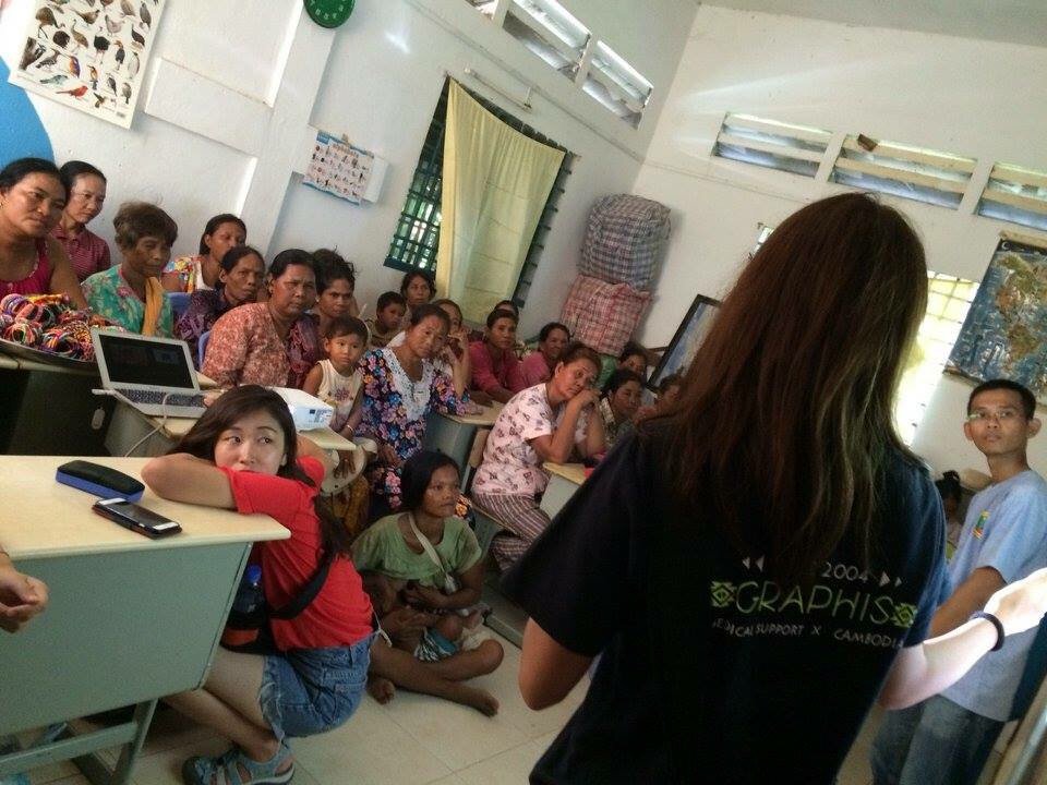 graphis_2015's tweet image. 【年間行事紹介:スタディーツアー】8月はカンボジアに行きます!😎ボランティアはもちろん、観光したりカンボジアの歴史を学んだり🖊マーケットで買い物したり👚海に行ったり🐠盛りだくさん‼︎メンバーと過ごす10日間は最高に楽しいです👍🏼💕