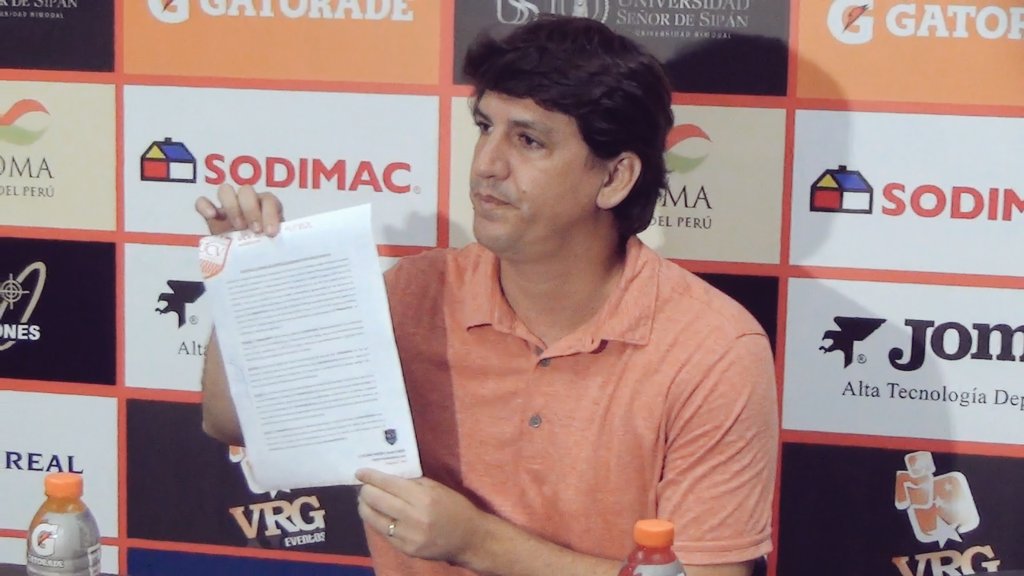 clubucv's tweet photo. @jferrari5 "Franco Navarro dejó de ser oficialmente director técnico de la Universidad Cesar Vallejo" #UCV2016 https://t.co/zz2btv2KKd