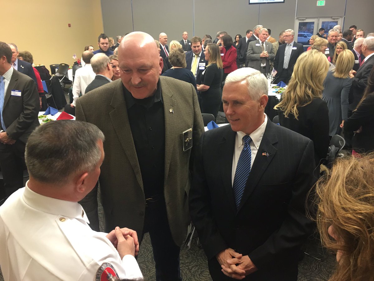 Mike_Pence's tweet photo. Thanks so much 2 our supportive friends in @BooneCoGOP for a great Lincoln Day Dinner. &amp; thnx for the delicious pie! https://t.co/rJNeTdMZhr