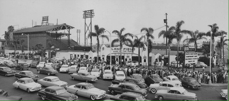 EVT_News's tweet photo. #ThrowbackThursday #Padres
#LaneField @
@OTBaseballPhoto @sigg20 @MLBcathedrals https://t.co/zdA7Y2IZlC