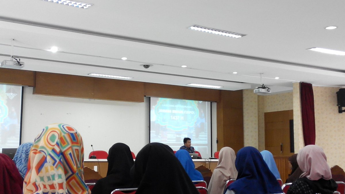 Kuliah umum bersama pak Hakimul Ikhwan Ph, D juga salah satu rangkaian acara Launching Kepengurusan JMF 1437 H .