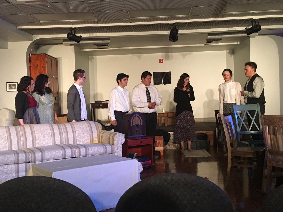 mel_shilkie's tweet image. The feeling you get when you realize that you actually have a show, and a beautiful one at that❤️ #seniorprojects