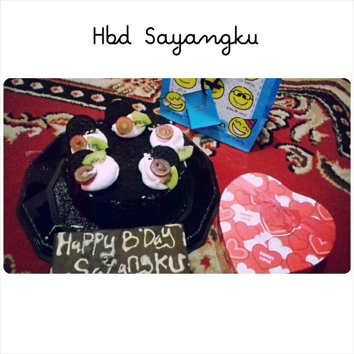Kheyshaaaa's tweet photo. Ultah sayangku 3-Maret-2016 🎂🎁💝💏 https://t.co/yL4Y8ArldC