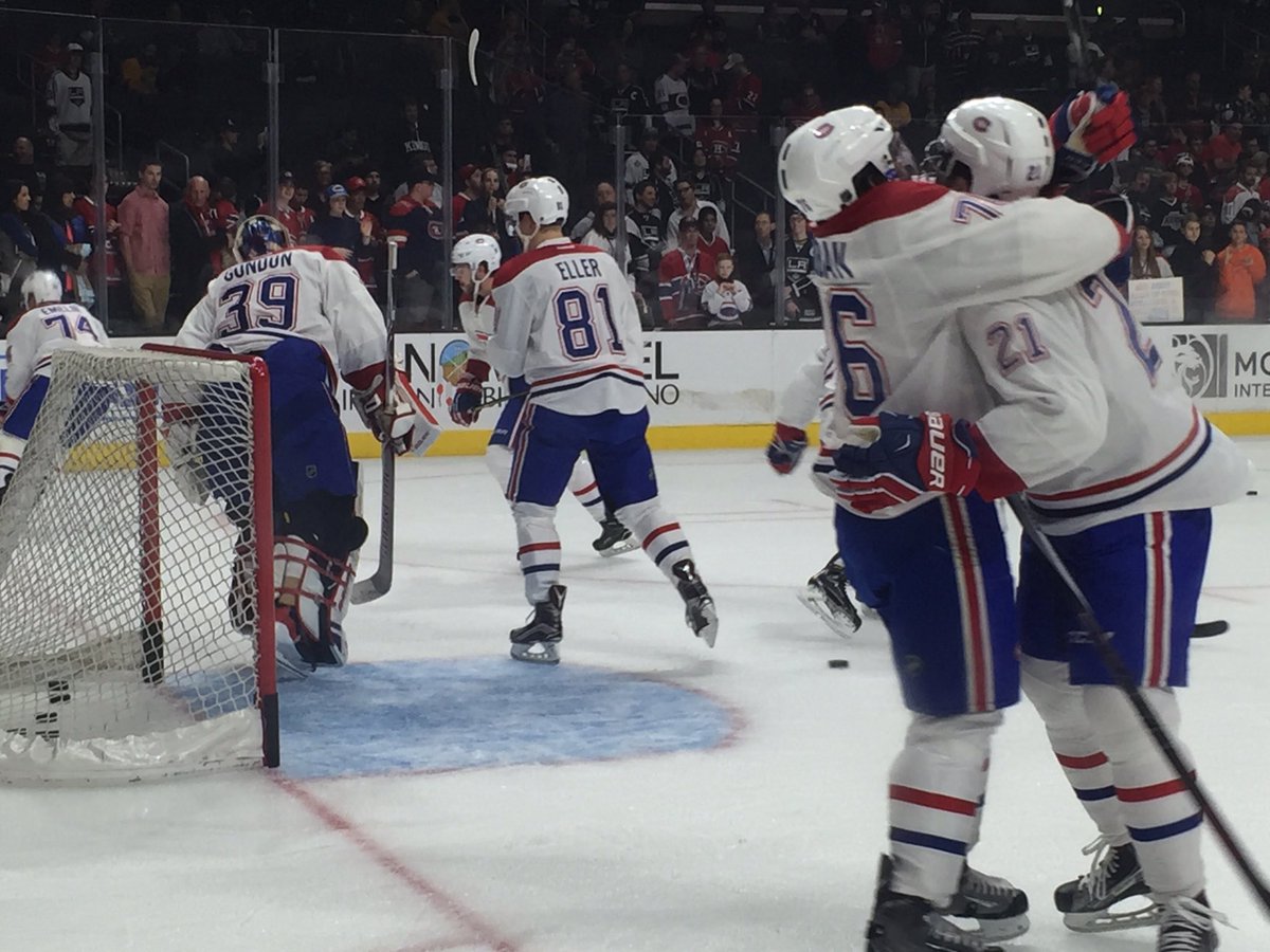 CanadiensMTL's tweet photo. P.K. célèbre avec Matteau lors de l'échauffement! // P.K. and Stefan Matteau with a little celly... #GoHabsGo https://t.co/zRjngGXGjb
