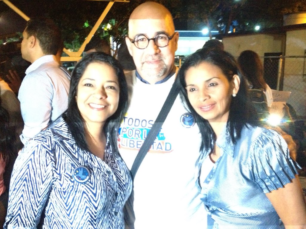 NeidyRosal's tweet photo. En Valencia e Asamblea por #LeydeAmnistiaYReconciliacion junto a @HimiobSantome y @dearay66 https://t.co/jMxQ26DEdX