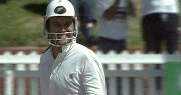 scroll_in's tweet photo. Video: Watch Martin Crowe bat again as he takes his final walk away from the crease https://t.co/ePOLhVC2tf https://t.co/cdqiNuSrfY