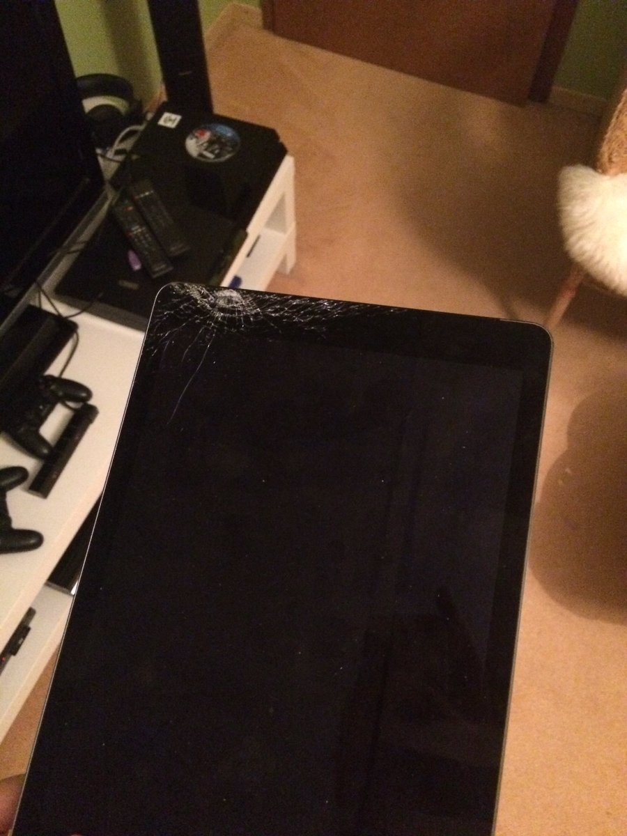 Prawnchen's tweet photo. How a Bad Bad Morning starts...#ipadbroken #sleepy #fridaymorning #couldbeworse https://t.co/ZTCNrGlWAu