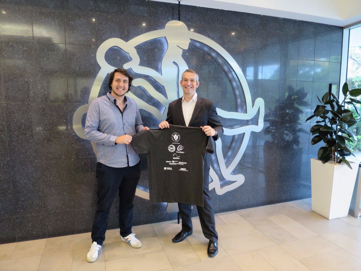 MedtronicANZ's tweet photo. Thanks to Joel from @Sydney_Uni for stopping by and presenting our team with a #SUABE t-shirt! #proudtosupport https://t.co/bH4aSUZF50