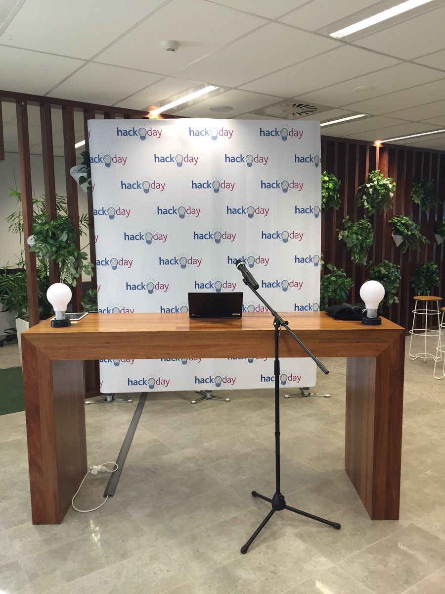 christineb011's tweet image. Presenters are you ready? #TechOneHackDay