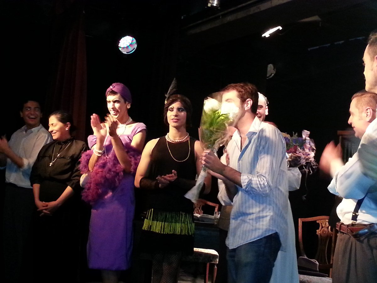 ESTRENO #LOSINVERTIDOS LLENO TOTAL #exito <a href="/Teatro_bsas/">Teatro Buenos Aires</a> <a href="/rolodali/">Amo a mi argentina</a> #AplausosDePie