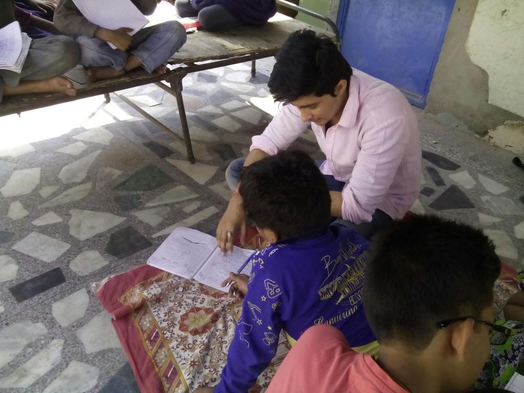 bhuvan_chadha's tweet photo. #LECIN #SlumKids #slum #Delhi #Dilli #DelhiLife #NGO (Let's #Educate #Children in Need) https://t.co/WAqNliamqX