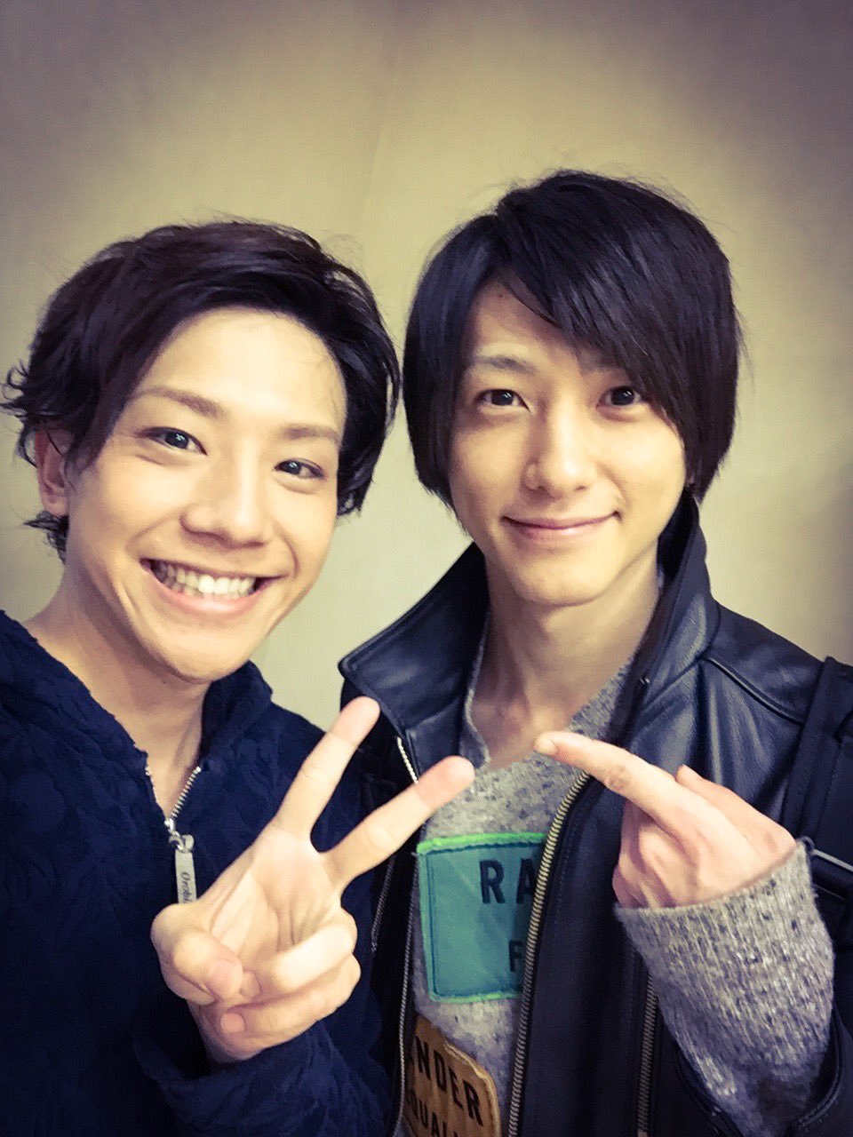 Twitter 上的 鈴木拡樹 舞台 弱虫ペダル 総北新世代 始動 本日開幕 昨日gpで熱い走りを見てきました 走れ 繋げ ゴールへ 今回の新キャストの一人椎名鯛造くんとパシャリ 頼んだぞ 相棒 T Co Aozqiwx3py Twitter