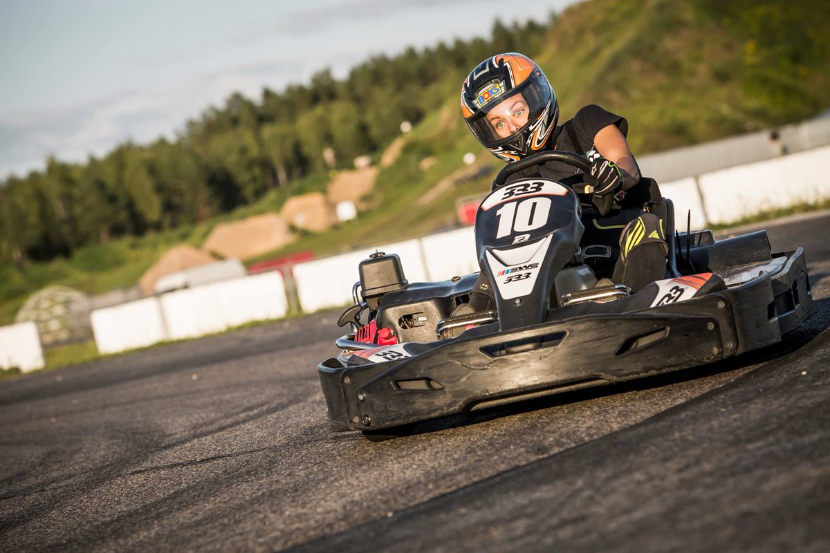 Piedāvājums tikai dāmām: 6.martā maksā 2 - brauc 3; maksā 3 - brauc 4 :)
10min = 9EUR
Dāmas, esiet laipni gaidītas!