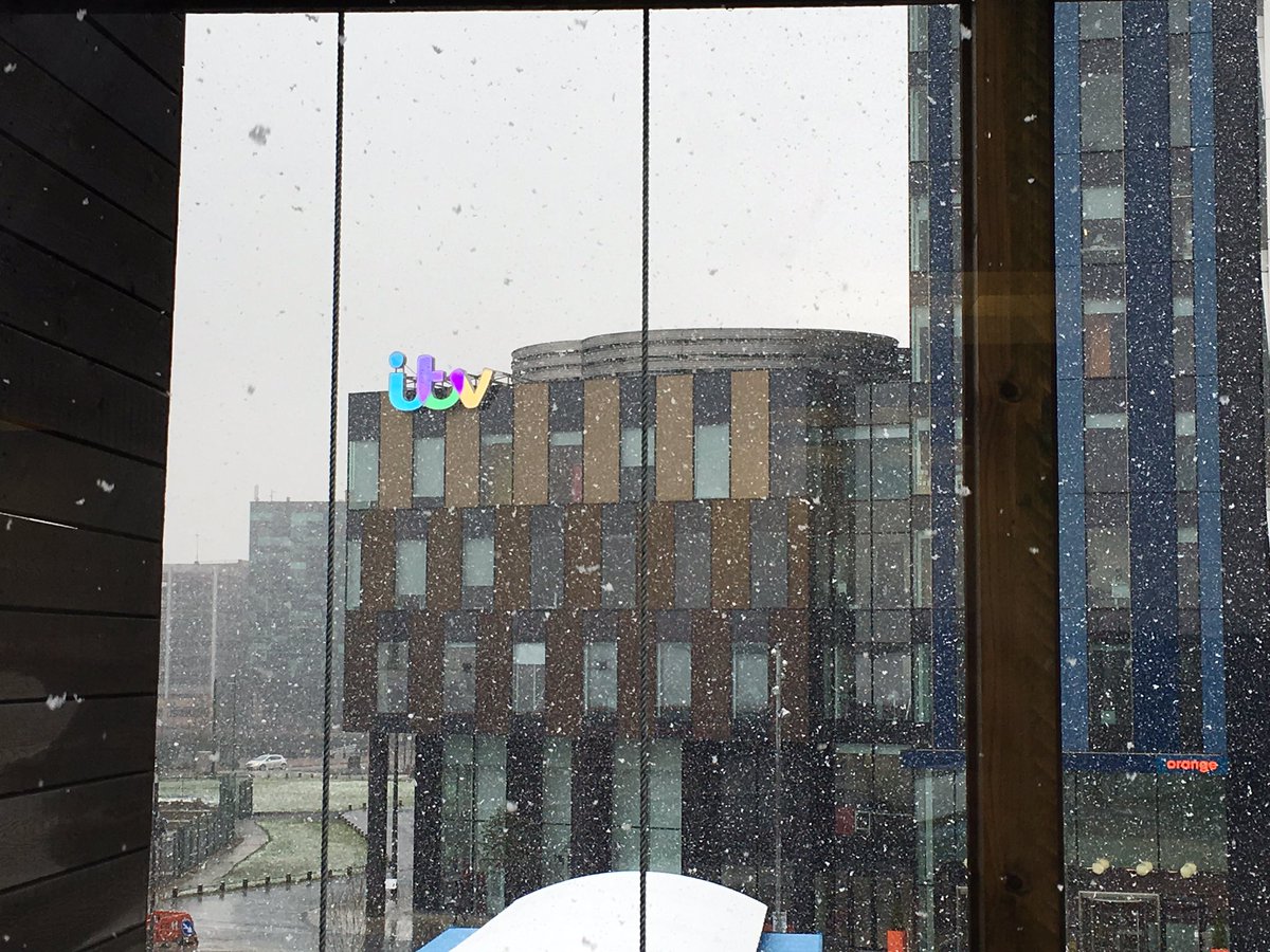 wink_nudge's tweet photo. It would be rude not to drop the standard #itssnowing tweet. https://t.co/3Huu43Gxnp