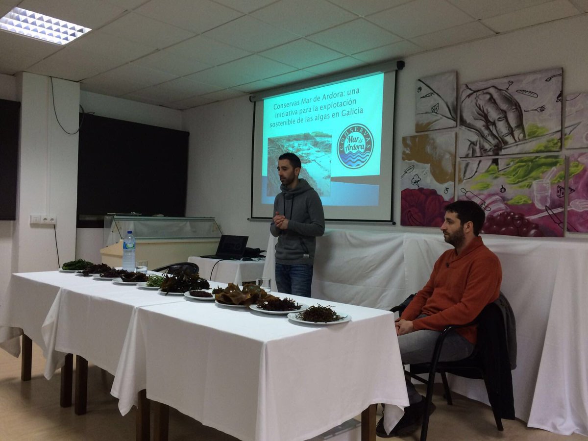 CarlosOrozaCIFP's tweet photo. Hoxe no @CarlosOrozaCIFP interesante presentación de @cmardeardora ao alumnado do #CSDIRCOC e #CMCOC https://t.co/YBnHHNxxvQ