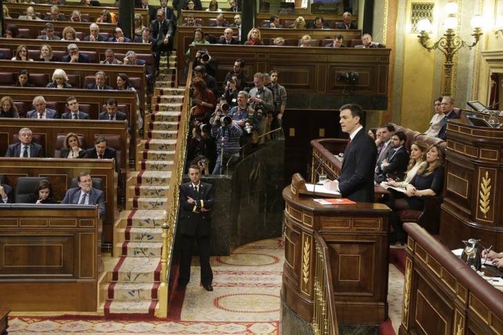ARN_digital's tweet photo. Crónica de la sesión de investidura del miércoles I Por @MariaLazaroSt https://t.co/lw5ZDi8tDR https://t.co/LkheXxvRrW