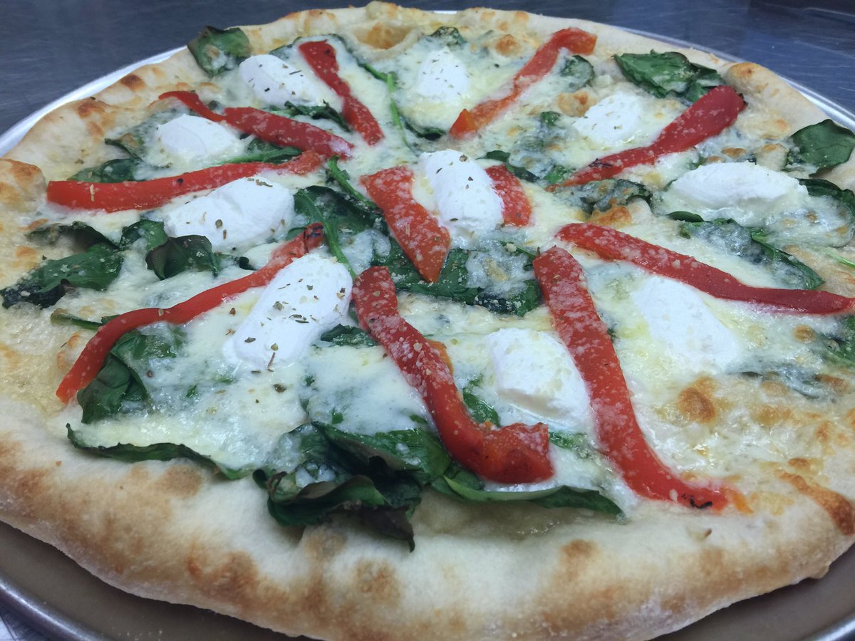 mainstpizzaria's tweet photo. Spinach and Garlic pizza with fire roasted red peppers https://t.co/KM8NQSQXkm