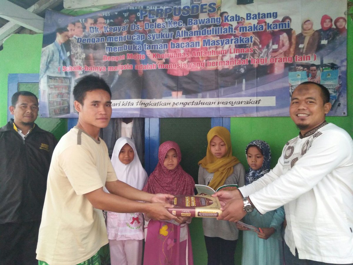 Kunjungi Perpusdes Dk. Kepyar Ds. Deles kec Bawang kab Batang @Riyono_PPNSI <a href="/PKSjateng/">Mas Blangkon</a> <a href="/PKSejahtera/">DPP PKS</a> berikan bantuan
