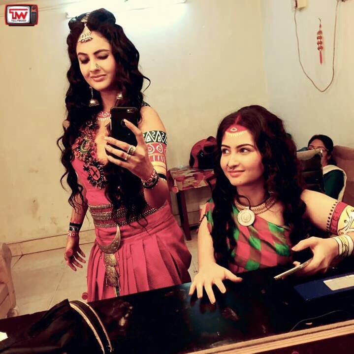 ChupKorr's tweet photo. Leela &amp; Ganga in a candid mood on the set.#NaagLeela starts this 7th March,Mon-Sat 7 pm only on @ColorsBangla . https://t.co/GtMGV4Nhwy