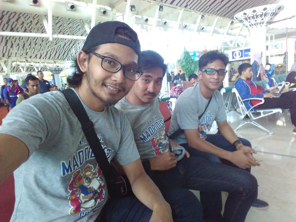 PMID_GOWA's tweet photo. Pak ketua, divisi humas &amp; divisi event arrived at soetta airport cengkareng prepare GATHNAS MADRIDISTA SE-INDONESIA https://t.co/807wrDvz5D