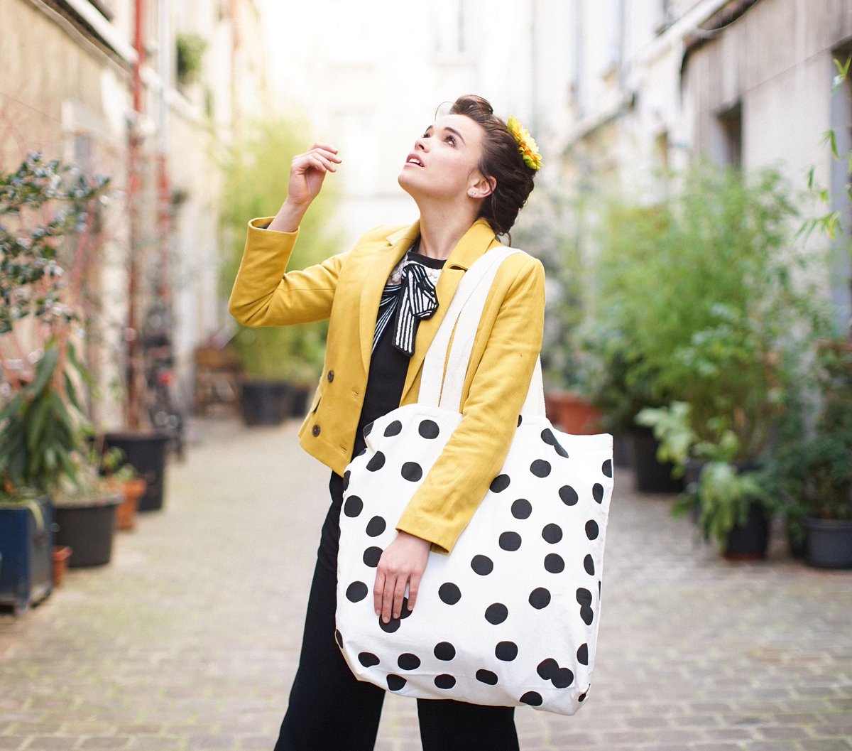 makemylemonade's tweet photo. Happy Friday 83 ! Avec le maxi tote bag Georgia Wear Lemonade ! https://t.co/Rw05xj63u4 https://t.co/yEVnmtD31c