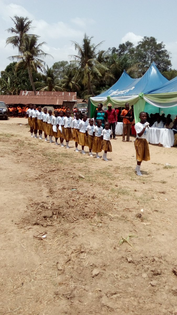 cutekimani's tweet photo. These children have a brighter future! Thanks to @BOINigeria  #BOIPowersAnambra https://t.co/TYGI0jC5Kw