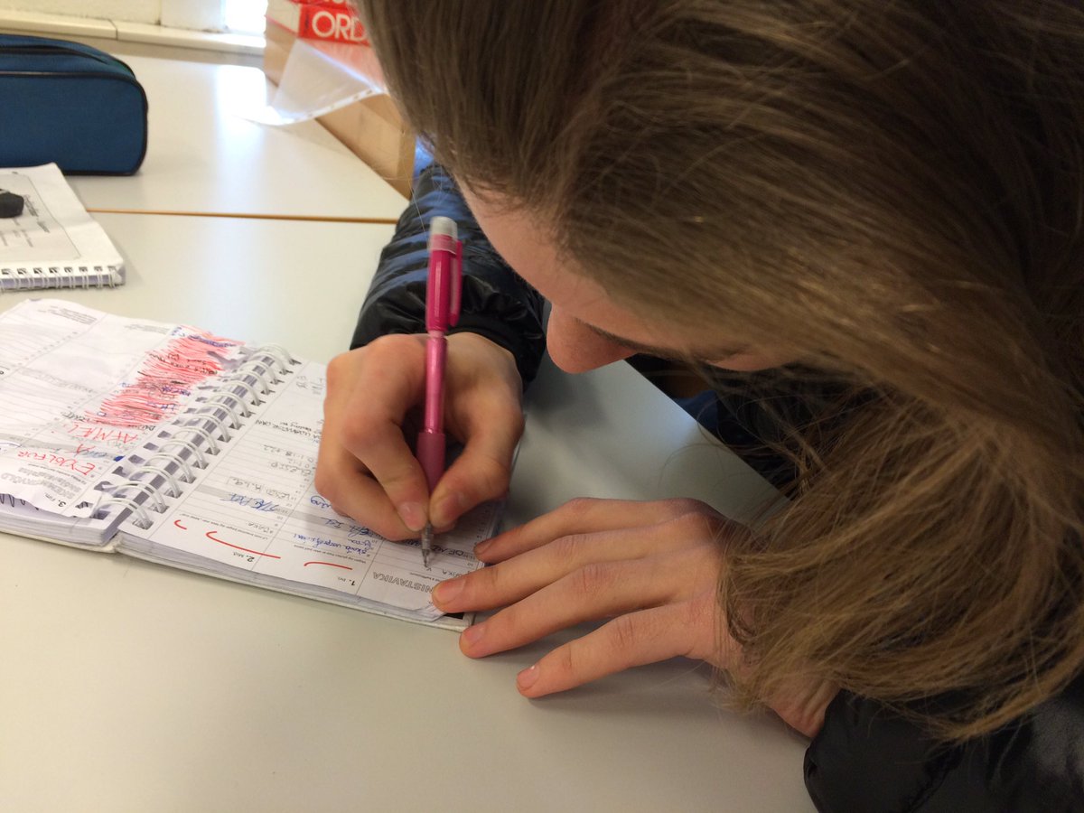 @eyjostinson busted að planta sönnunargögnum :/