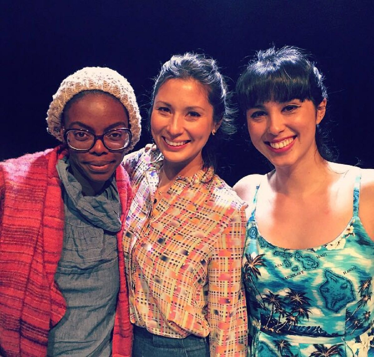 throughnutri's tweet image. Had a last minute ticket from a friend for a demo/talk by (drum roll)... @HemsleyHemsley Gorgeous girls, fab food!